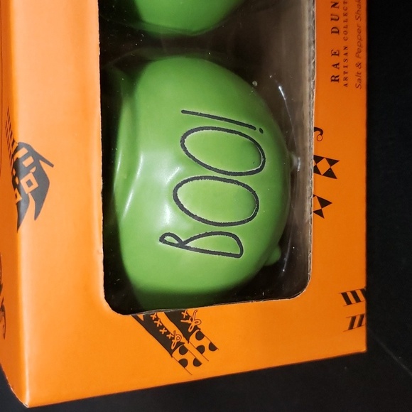 Rae Dunn NWT Green Ceramic BOO!and EEK! Salt and Pepper Shakers - Picture 4 of 5